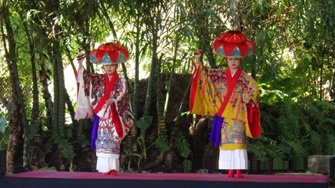 お正月限定イベント「新春の舞」の琉球舞踊の様子