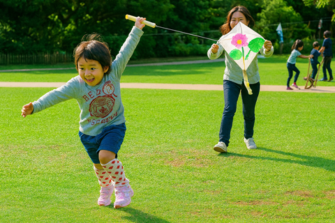 お正月限定イベント「お正月凧揚げ会」で凧を揚げている様子