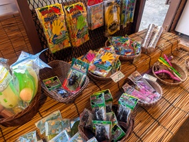 ビオスの丘 かしぬち屋の縁日おもちゃ｜子ども向け玩具が選べる売り場
